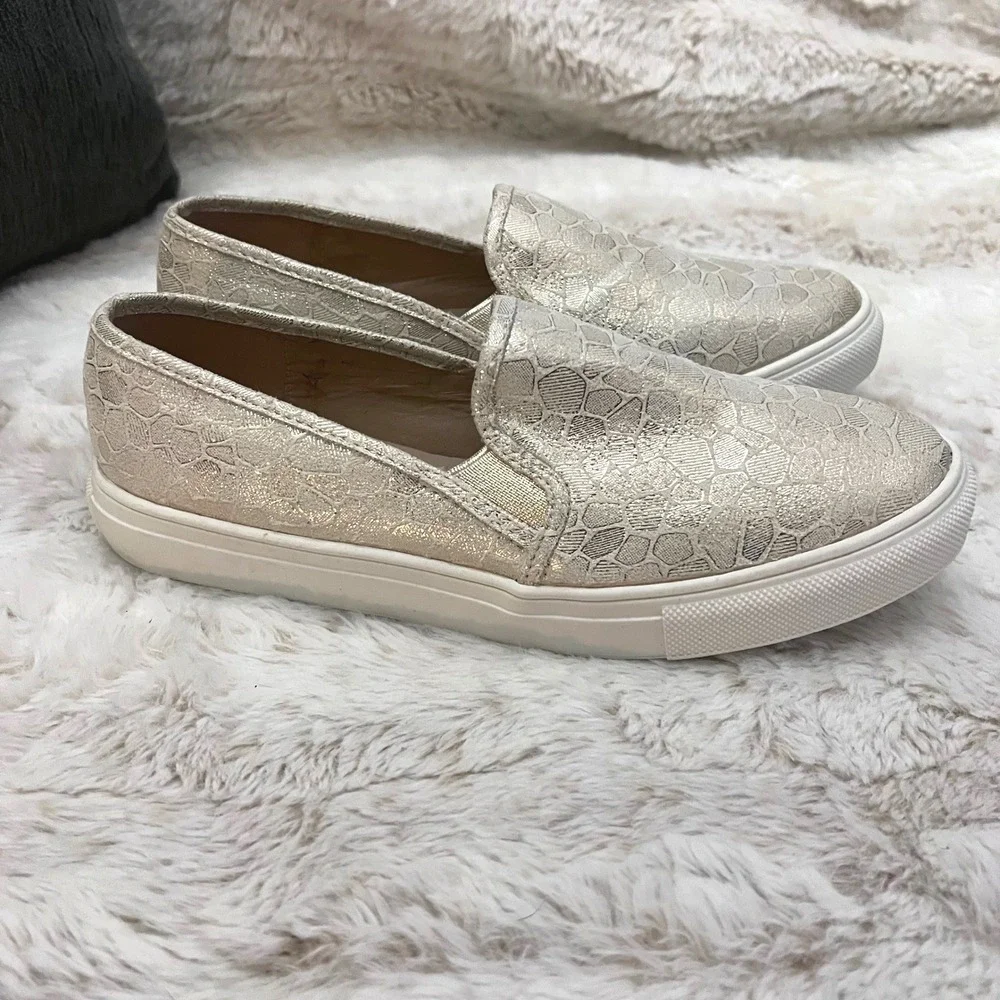 7 EXTREME by Eddie Marc Women's Slip On Sneakers Metallic Embossed Gold Silver 7